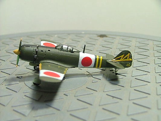 F-Toys WKC5 Ki-84 Frank 1B khaki 1.jpg