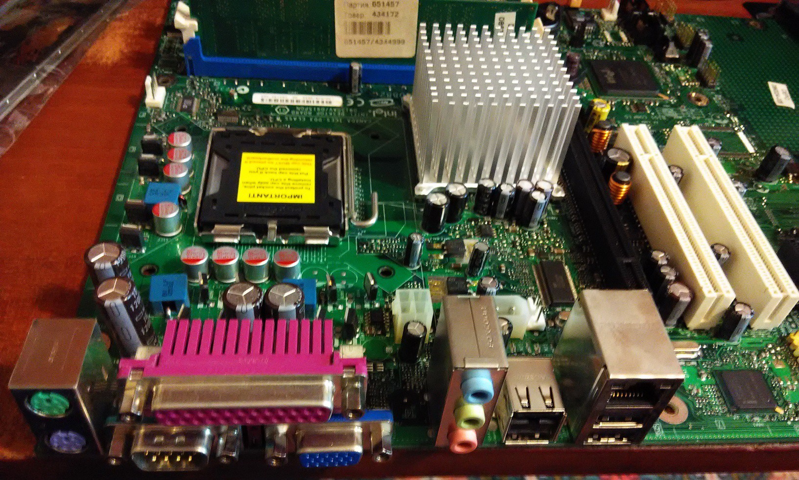 Intel D915GAV (2)