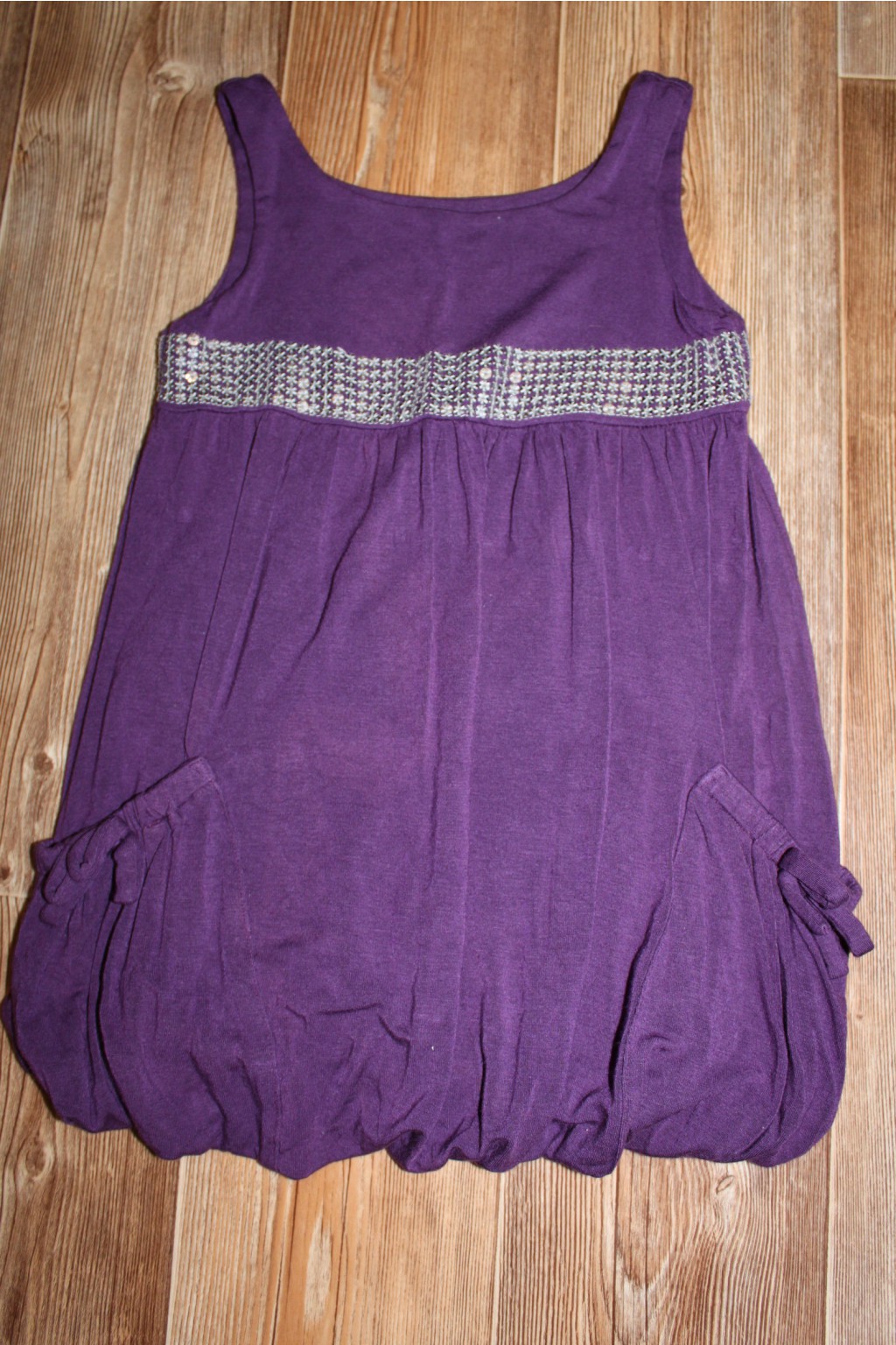 Marks & Spencer 12-18 .  150 .