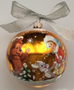 Стеклянный елочный шар Мишка, зайчик и девочка 85 мм.jpg