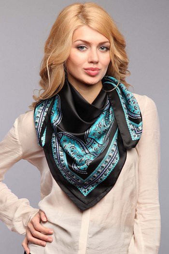 0015 flora blu (2). Полиэстер. 90х90. La-u-ra Mi-la-no. Италия. 325 руб.jpeg