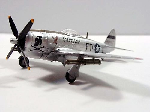 144   Bandai P-47 Silver j.jpg