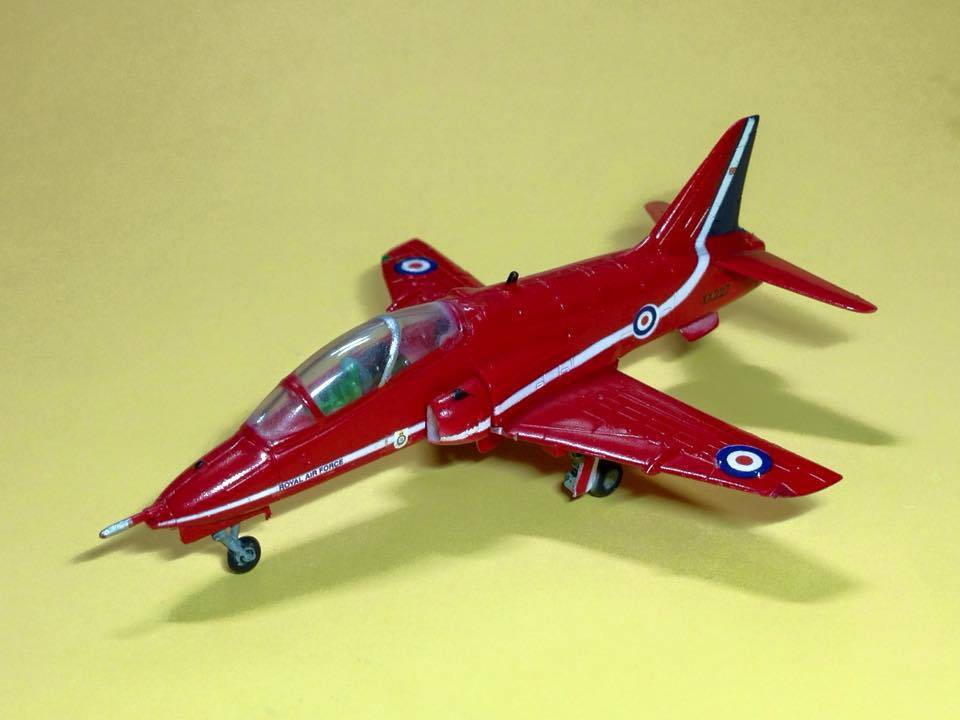 144 F-Toys T1A Hawk 'Red arrow' 1.jpg