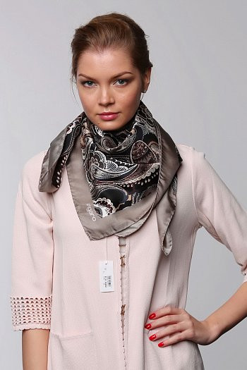UN9090-S8720-3 (2). Шелк. 90х90. Un-ga-ro. Италия. 3950 руб.jpeg