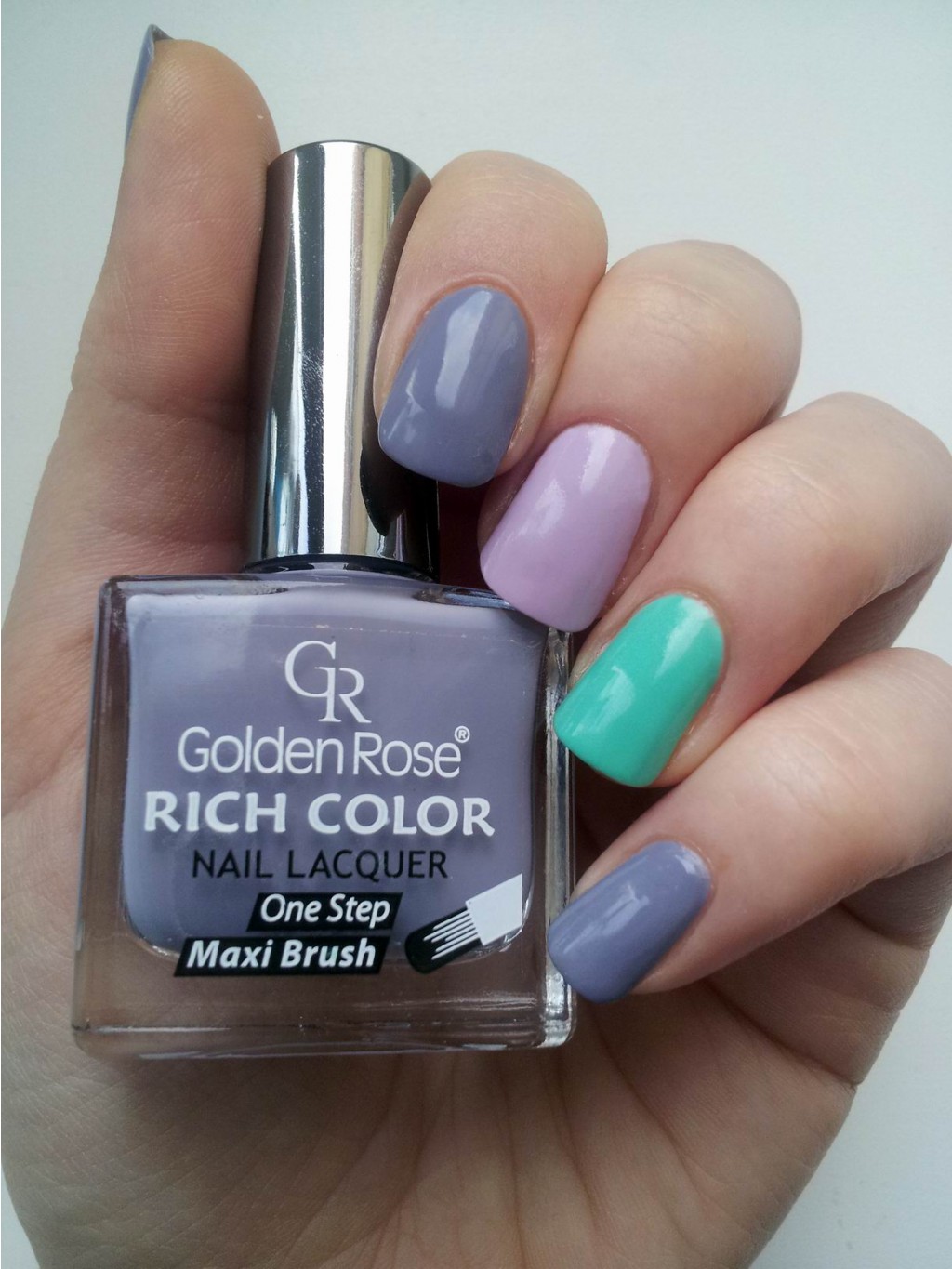 GR Rich Color 102 + 44, Essence 149 Hello marshmallow