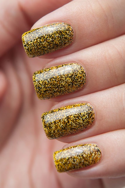 Dance Legend Caviar Polish 1002 Yellow Boxfish 02.jpg