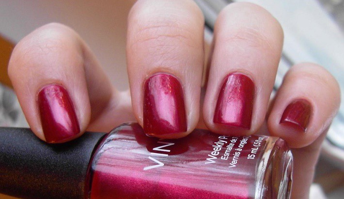 VINYLUX 139 Red Baroness .