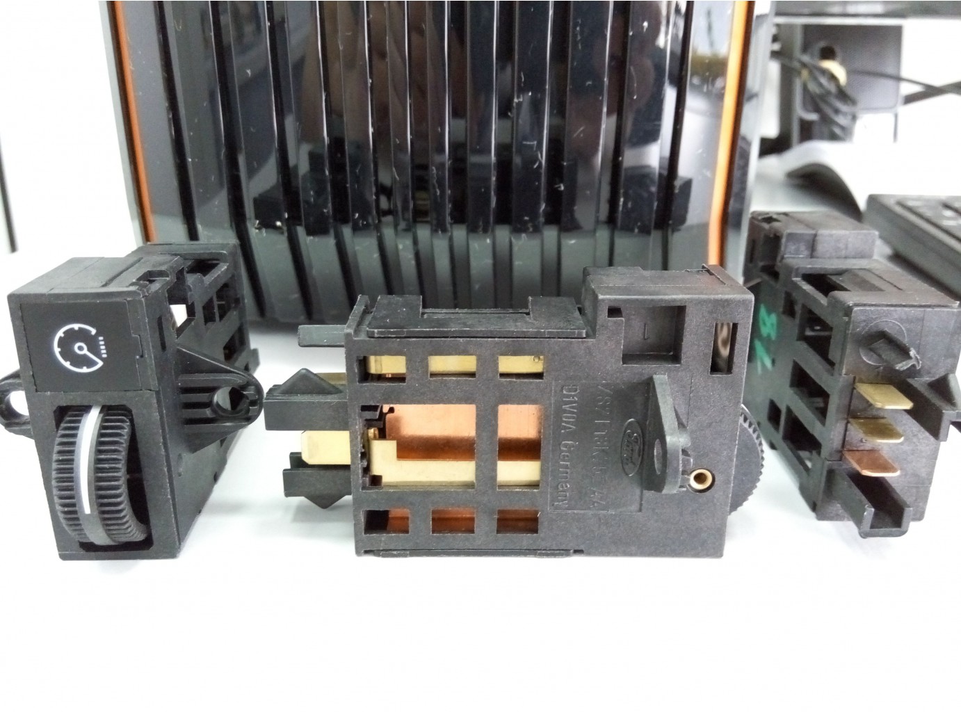 XS2 F13K752 AA (Ford)