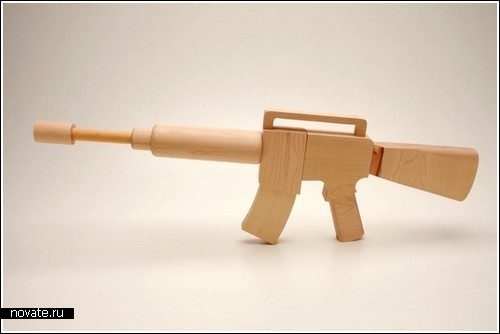 Ratata wooden machine gun.jpg