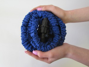 ВОДЯНОЙ ШЛАНГ XHOSE (ИКС-ХОЗ) УВЕЛИЧИВАЮЩИЙСЯ В 3 РАЗА + ПОДАРОК ПИСТОЛЕТ-РАСПЫЛИТЕЛЬ.