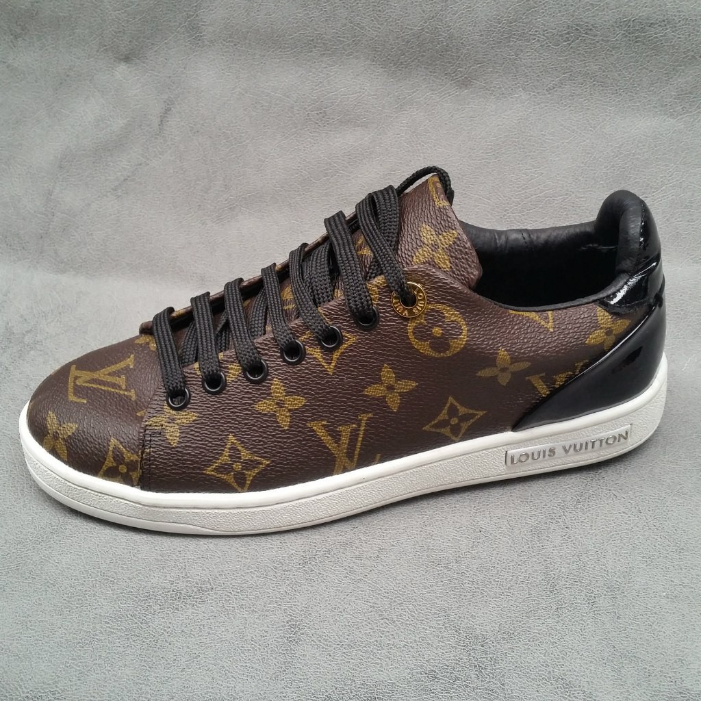  Louis Vuitton -.jpg