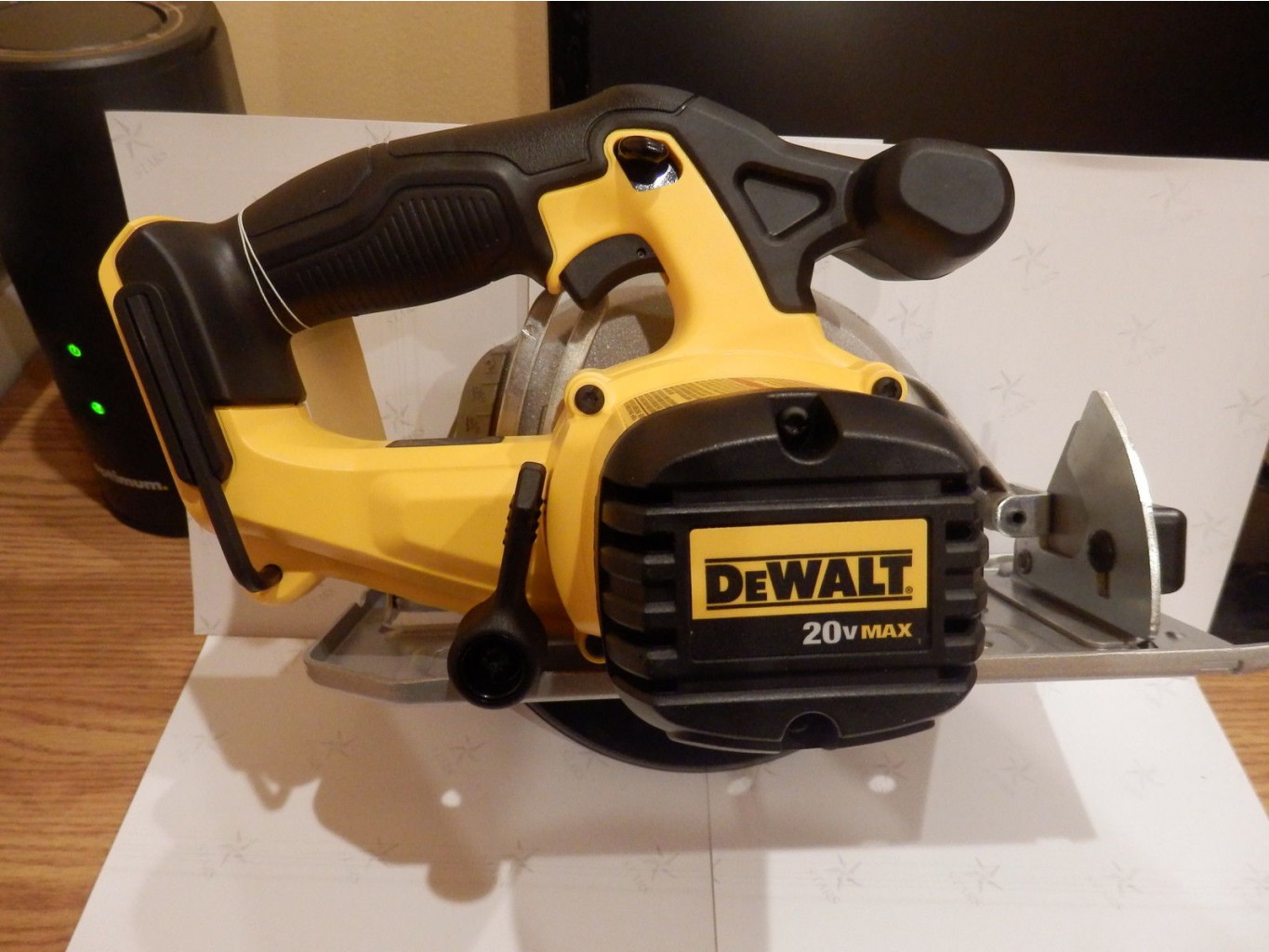   Dewalt DCS393