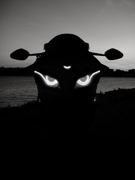 B7AzhFlZs9A.jpg