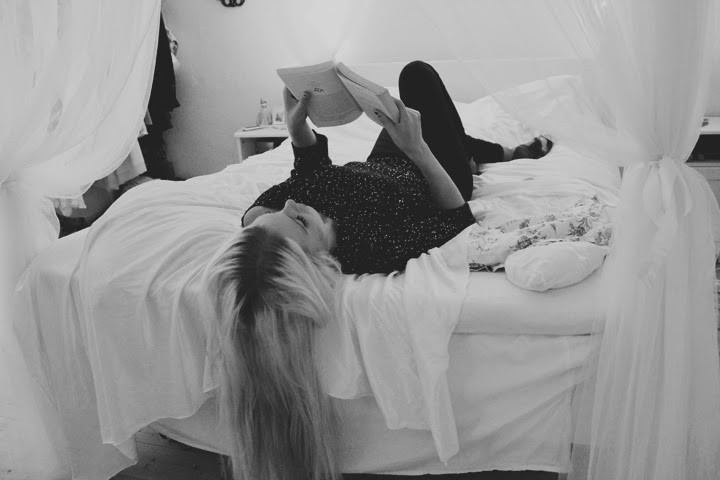 Bed-black-and-white-blackandwhite-blonde-Favim.com-1146514.jpg