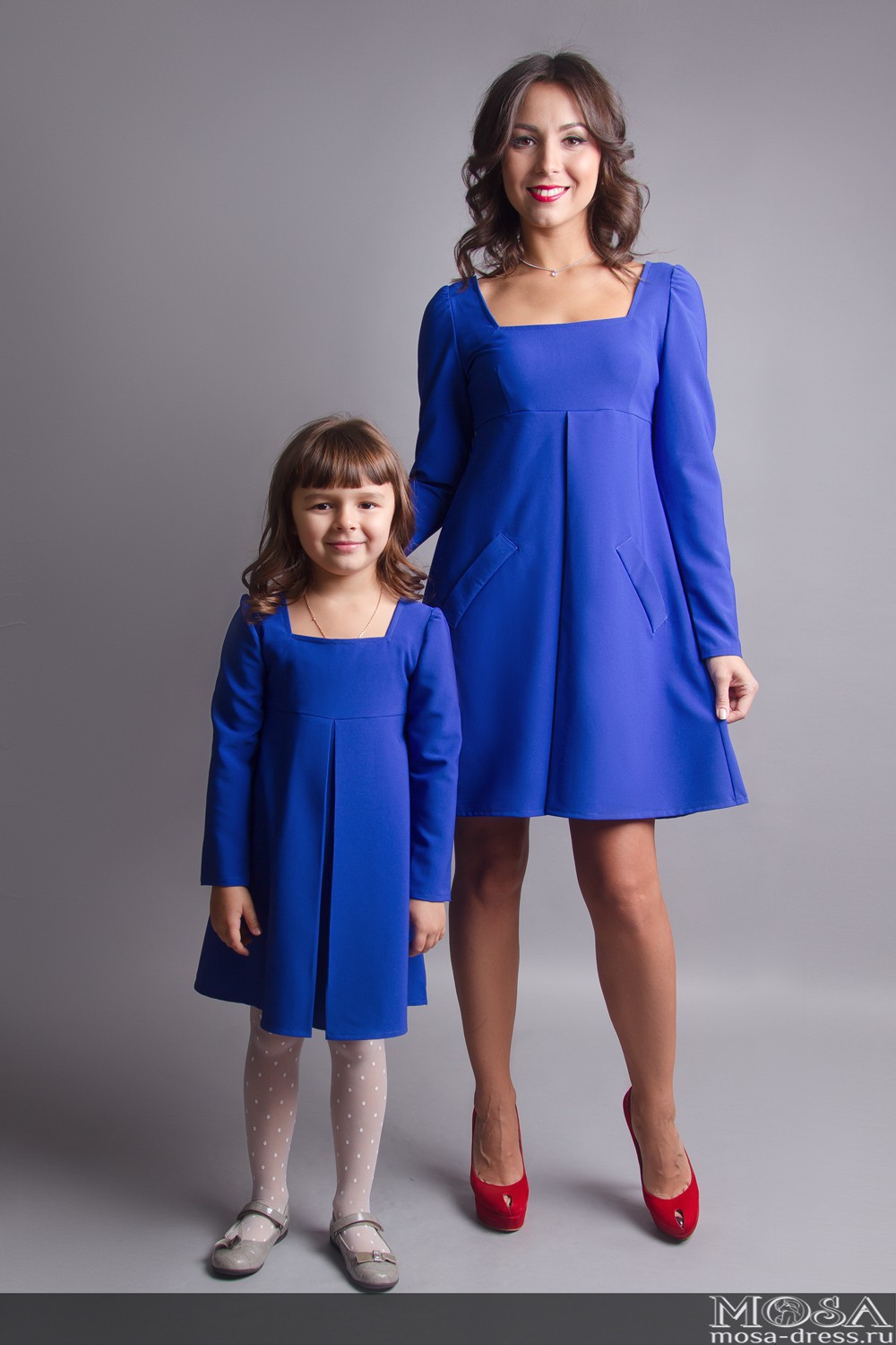Комплект платьев Family Look для мамы и дочки Ампир М-231 ВАСИЛЕК.jpg