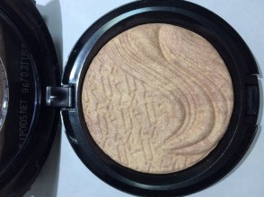   MAC Extra Dimension Skinfinish  8