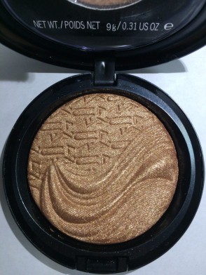   MAC Extra Dimension Skinfinish  1