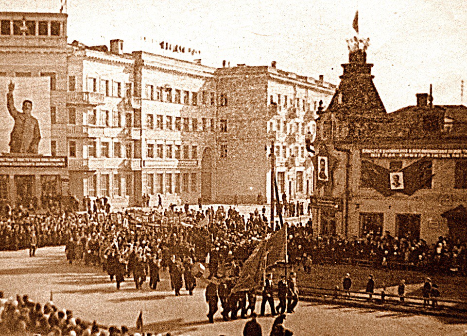 Pervomayskaya-demonstraciya-v-Sormovo.jpg