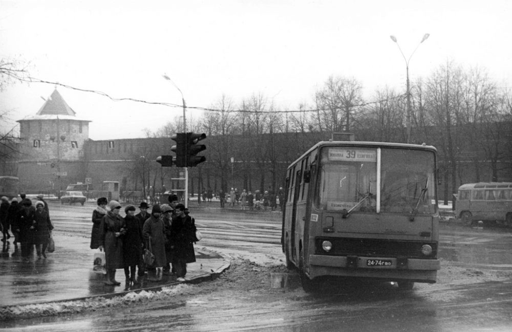 290358-Ploshhad-Minina-i-Pozharskogo-marshrut-39-1986.jpg