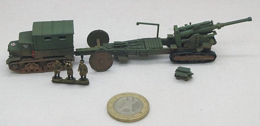 Voroshilovets tractor+ B-4 M1931 203mm Howitzer.jpg