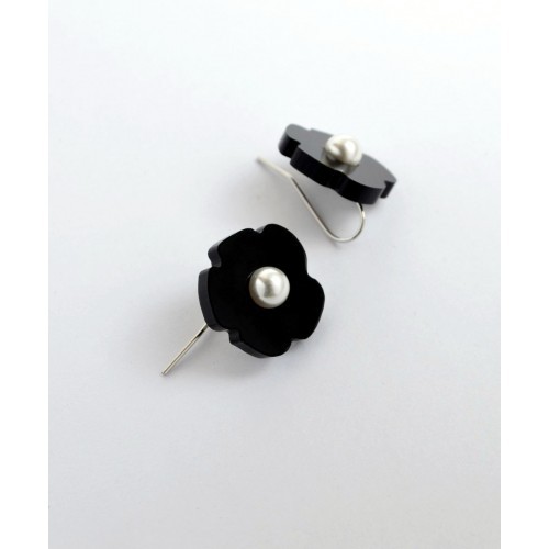  Black flower