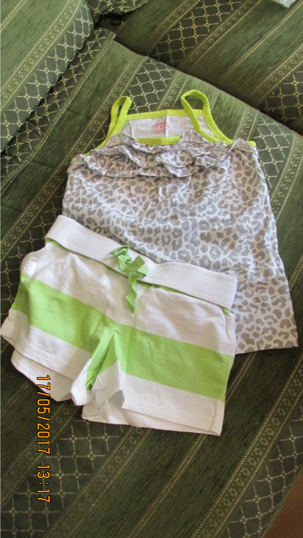 Комплект летний. Верх - Carter's низ - Old Navy. Новый. 500 руб.