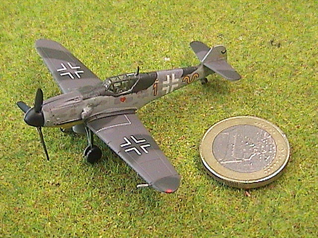 F-Toys WKC11 Bf.109G 1A Hartmann.jpg