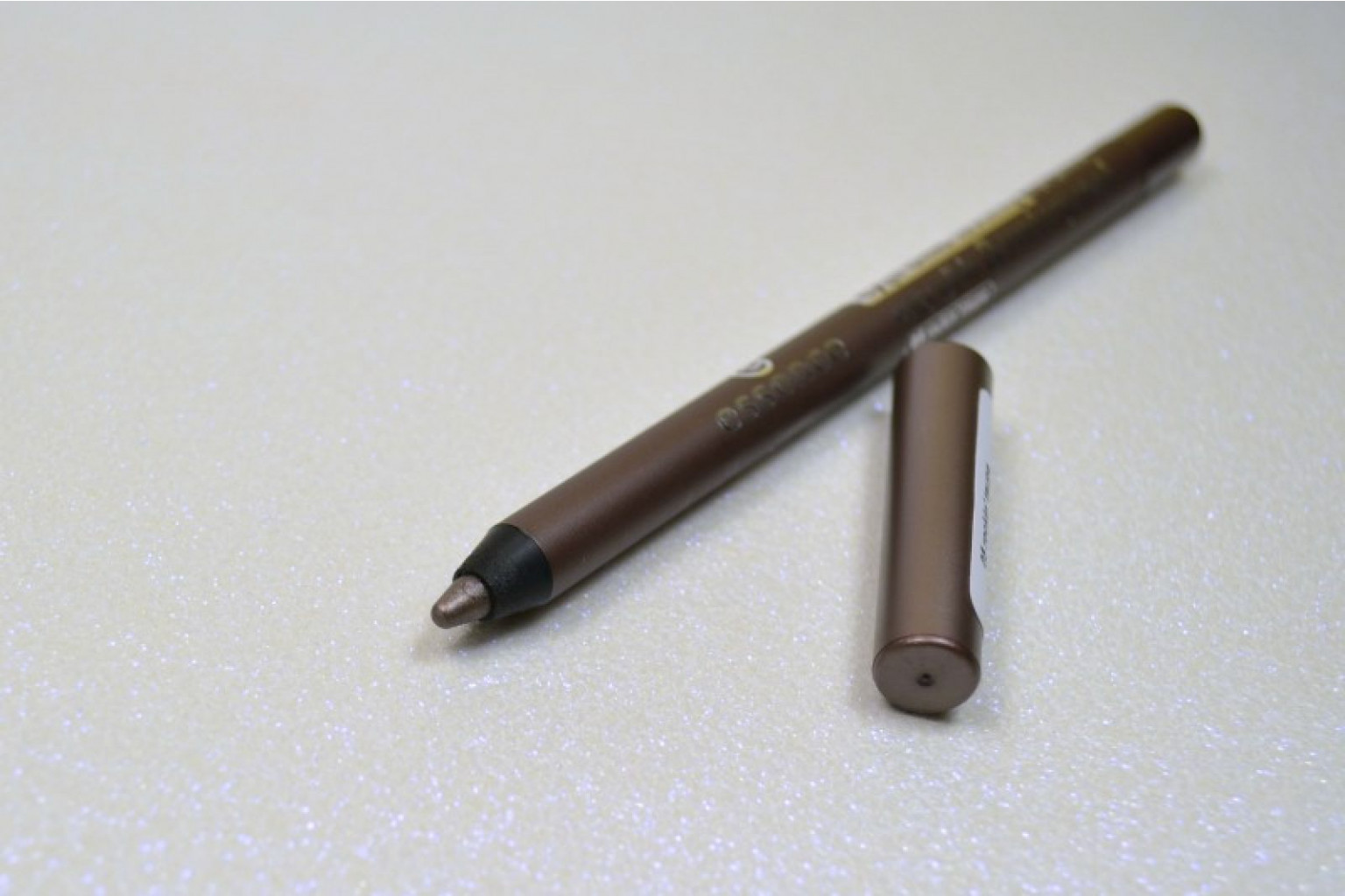 Essence-Extreme-Lasting-Eye-Pencil-05-rockin-taupe.jpg