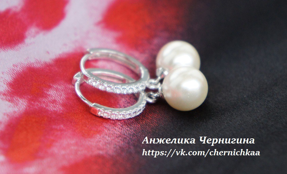 Изумительные серьги из бусин и китайского серебра, украшенного кристаллами. 350 руб.