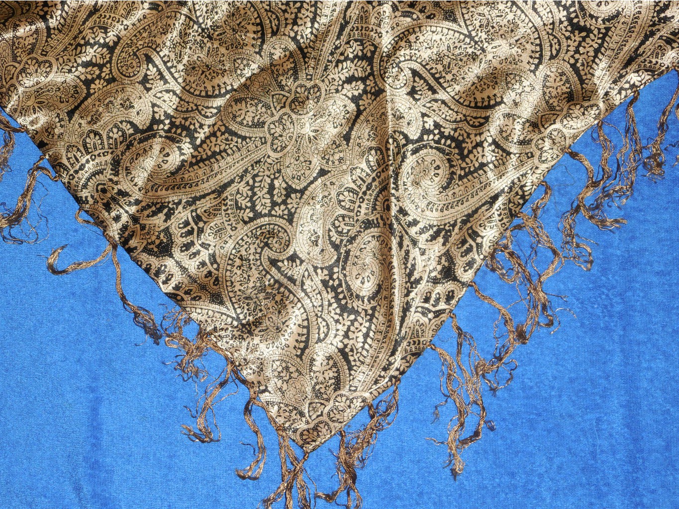 Платок Lorentino треугольный с бахромой, 80 руб.