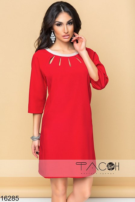 Plate s vyrezami na grudi.jpg