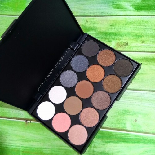    - 15 Color Eye Shadow Palette