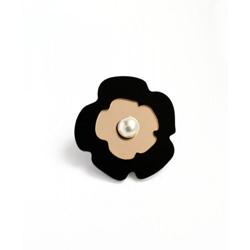  Black flower