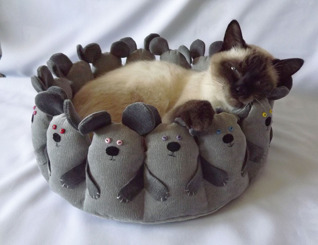 Лежанка для кошки 