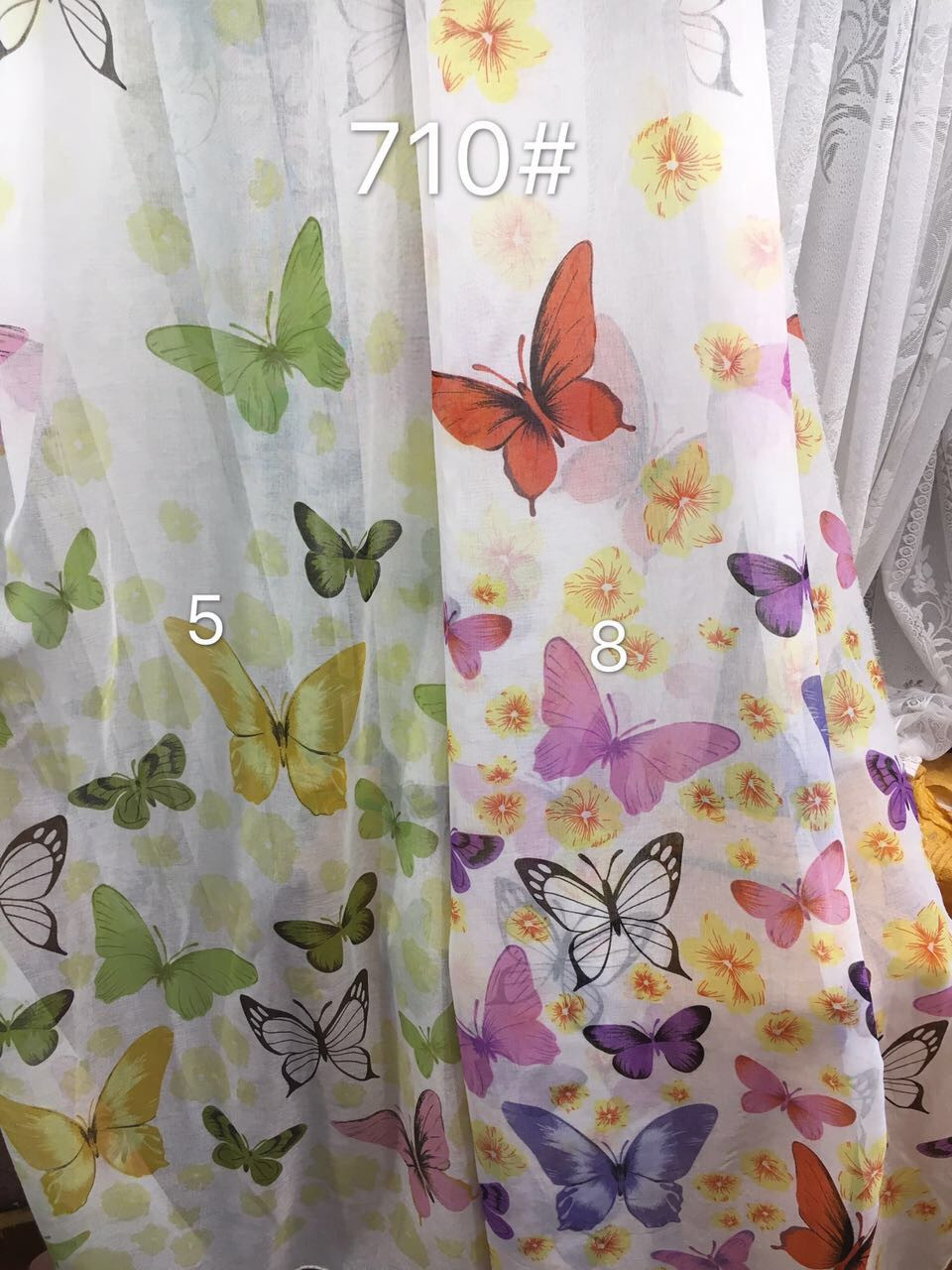 Бабочки на льне