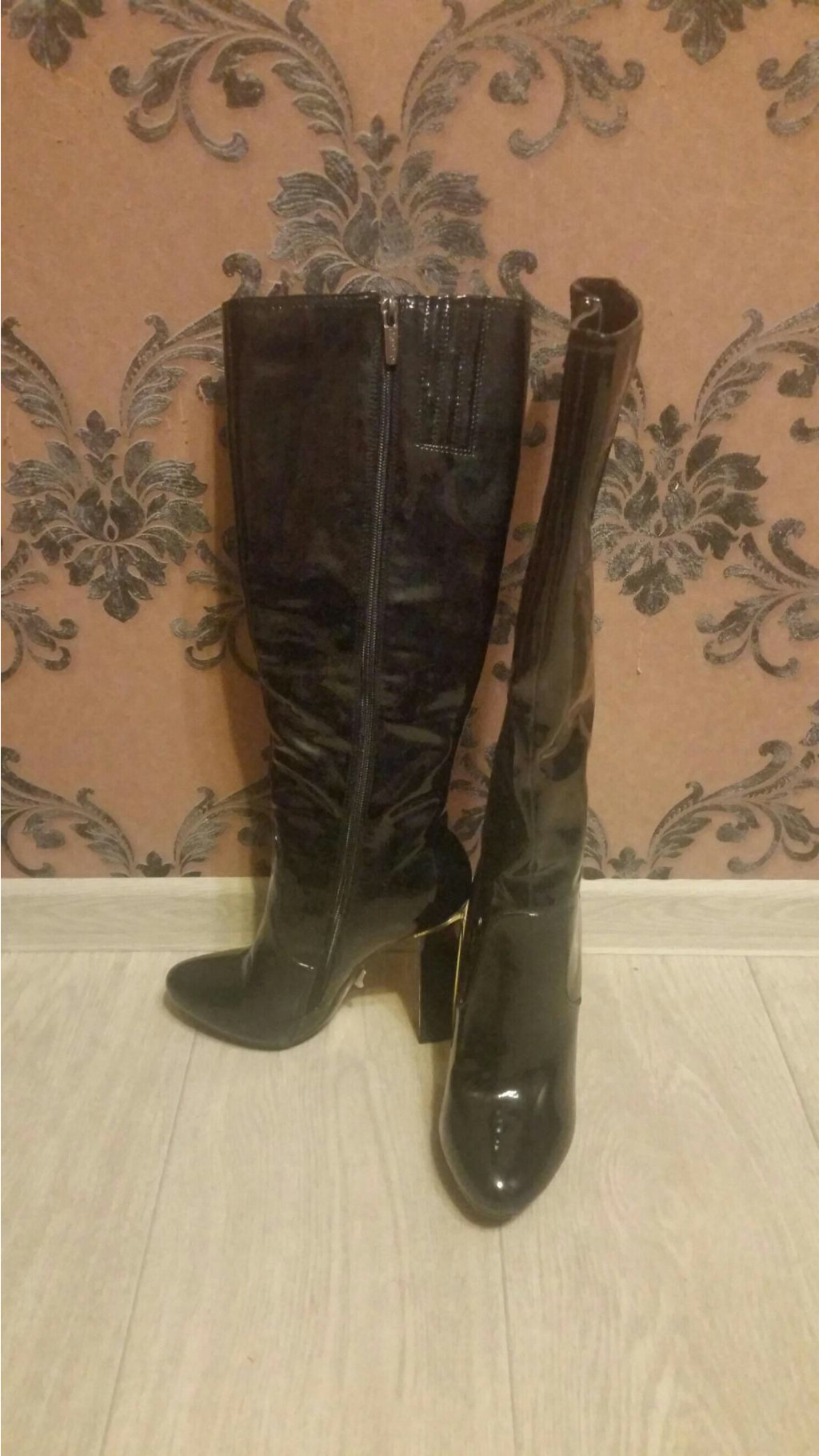 Лаковые сапоги