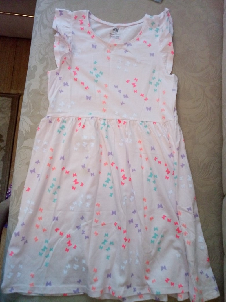 Платье H&M, р.134-140, 300 руб.