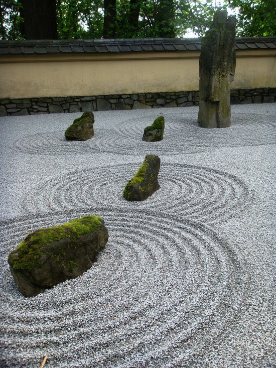 1.1274215073.japanese-rock-garden-or-karesansui1.jpg