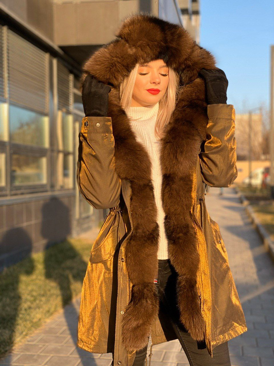 Парка с мехом песца р-р 46 и 48 16тр