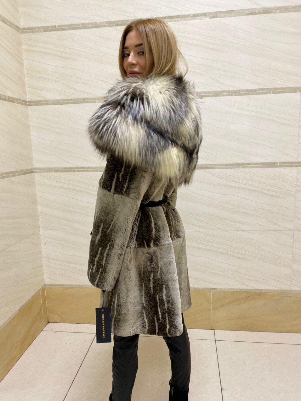 Шубка из меха бобрика 20тр