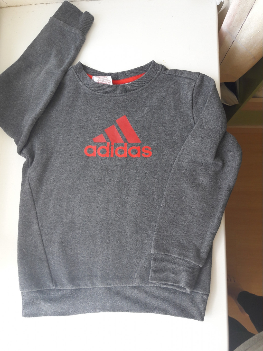  adidas . 140