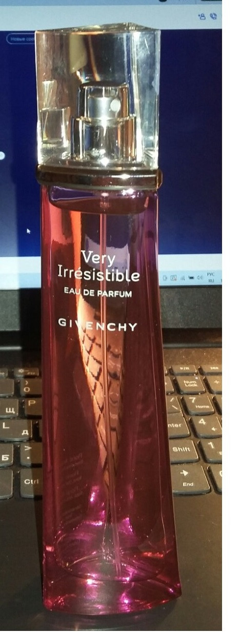 GIVENCHY VERY IRRESISTIBLE edp lady.jpg