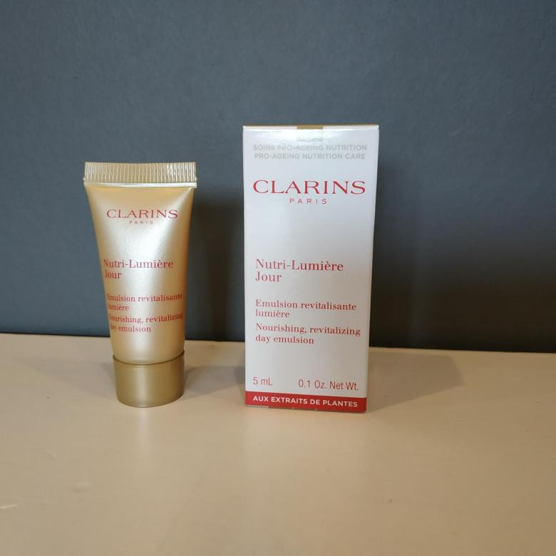 CLARINS    ,     Nutri-Lumière, 5 .   599 .